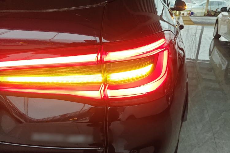 Used BMW X5 2021 xDrive40i Luxury Model with M Sport Package Exterior 3