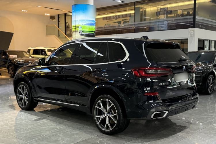 Used BMW X5 2021 xDrive40i Luxury Model with M Sport Package Exterior 3