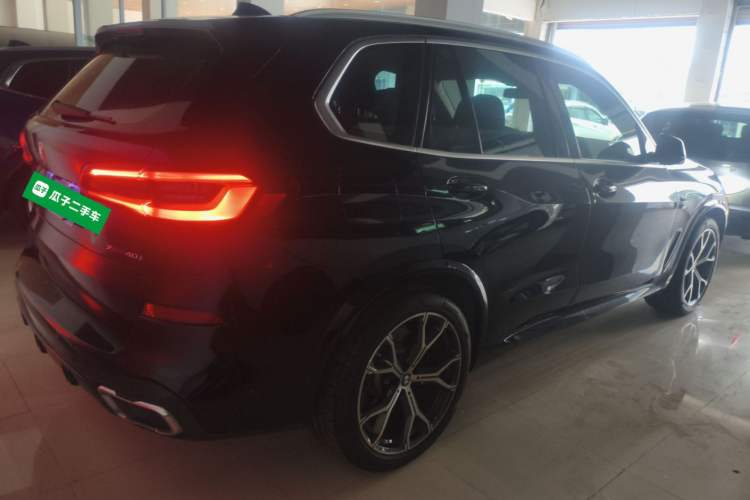 Used BMW X5 2021 xDrive40i Luxury Model with M Sport Package Exterior 5