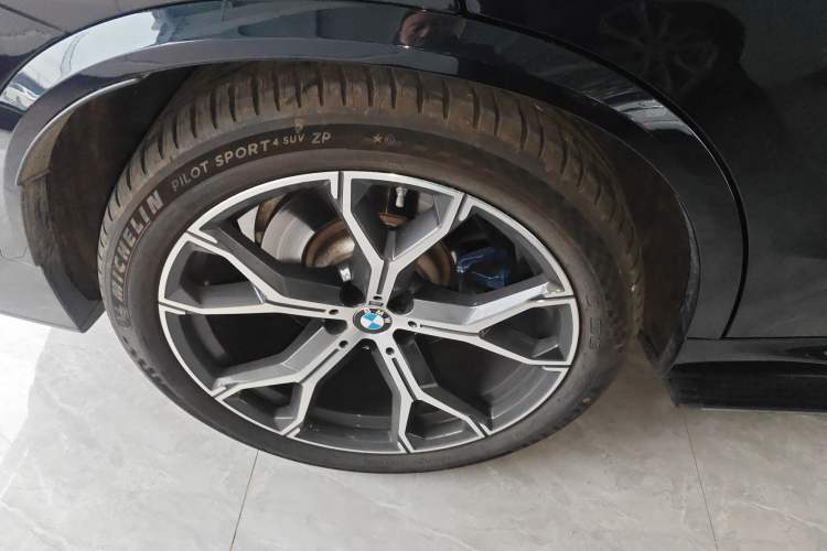 Used BMW X5 2021 xDrive40i Luxury Model with M Sport Package Exterior 5