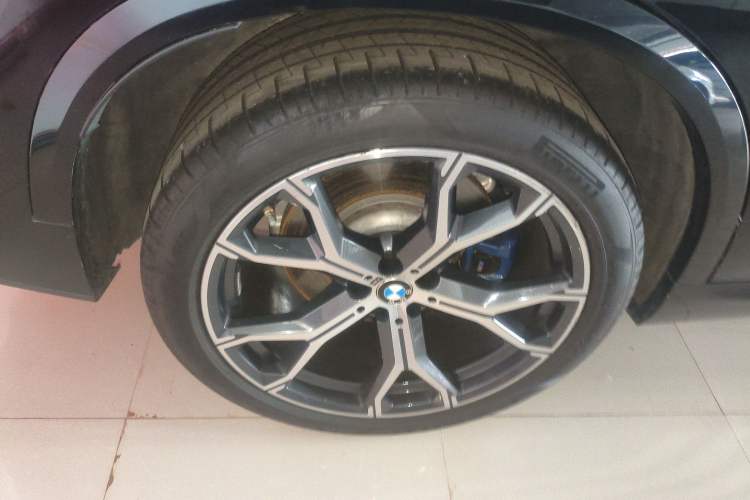 Used BMW X5 2021 xDrive40i Luxury Model with M Sport Package Exterior 8
