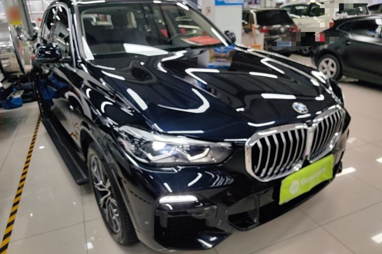 Used BMW X5 2021 xDrive30i M Sport Package Front Right 45 Deg