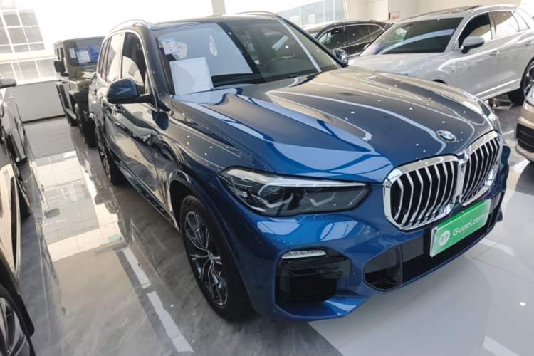 Used BMW X5 2021 xDrive30i M Sport Package Front Right 45 Deg
