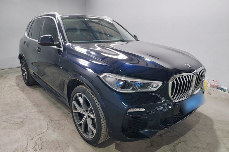 Used BMW X5 2021 xDrive40i Luxury Model with M Sport Package Front Right 45 Deg