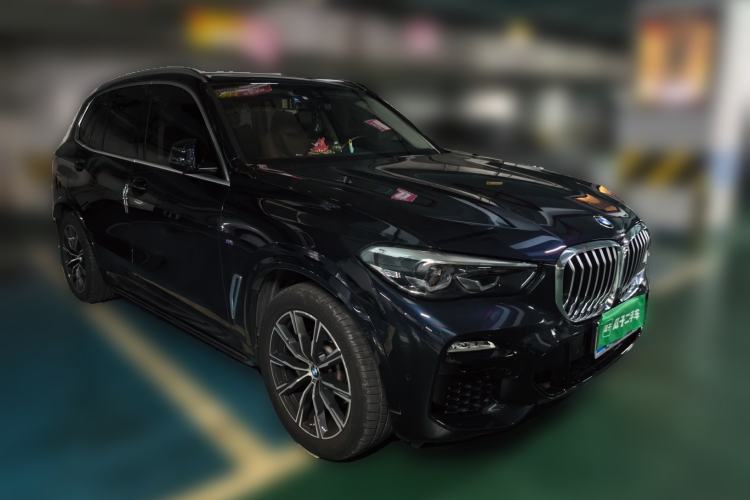 Used BMW X5 2021 xDrive30i M Sport Package Front Right 45 Deg