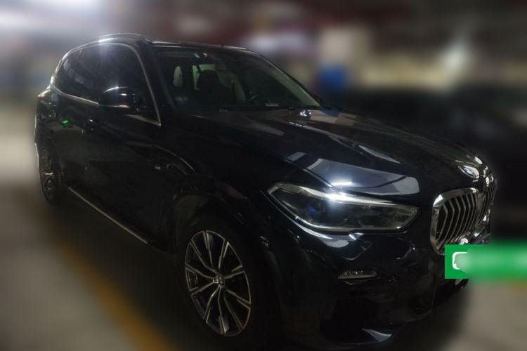 Used BMW X5 2021 xDrive30i M Sport Package Front Right 45 Deg
