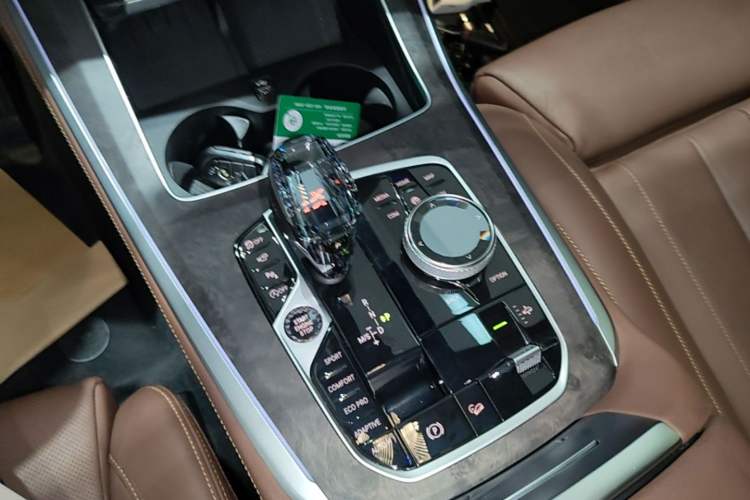 Used BMW X5 2021 xDrive40i Luxury Model with M Sport Package Gear Lever