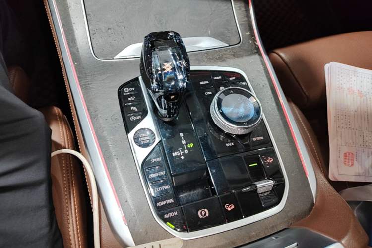 Used BMW X5 2021 xDrive40i Luxury Model with M Sport Package Gear Lever