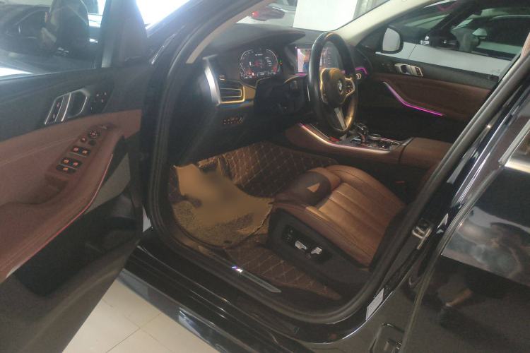 Used BMW X5 2021 xDrive40i Luxury Model with M Sport Package Interior 3