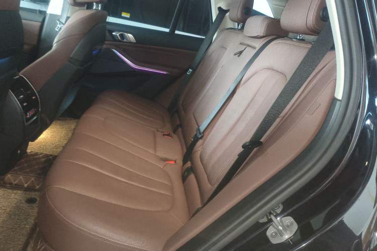 Used BMW X5 2021 xDrive40i Luxury Model with M Sport Package Interior 4