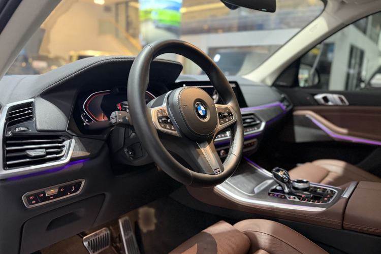 Used BMW X5 2021 xDrive40i Luxury Model with M Sport Package Interior 6