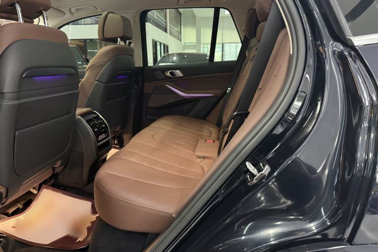Used BMW X5 2021 xDrive40i Luxury Model with M Sport Package Interior 7