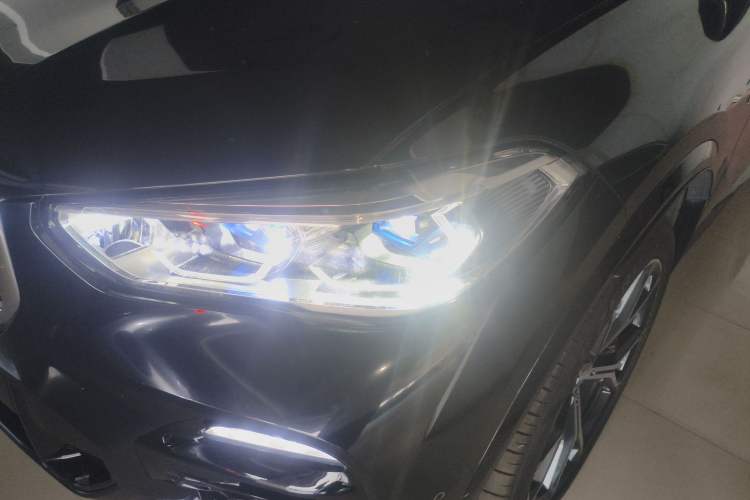 Used BMW X5 2021 xDrive40i Luxury Model with M Sport Package Left Front Headlight