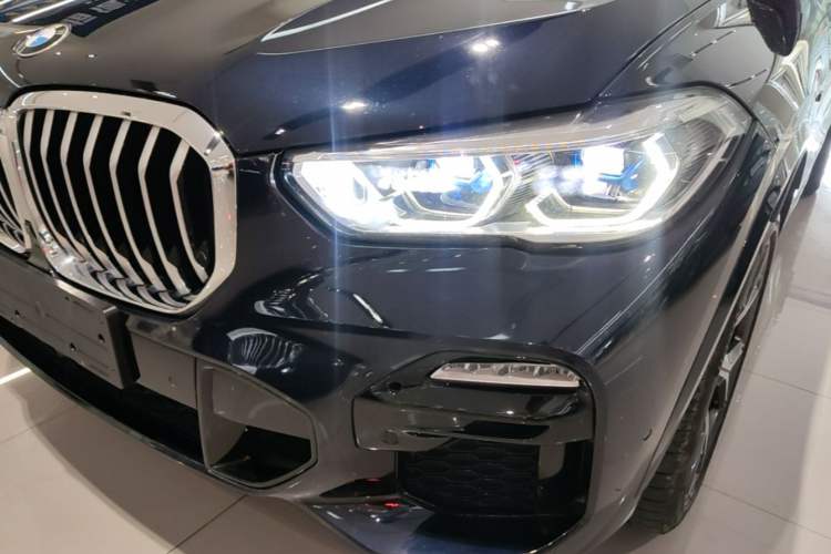 Used BMW X5 2021 xDrive40i Luxury Model with M Sport Package Left Front Headlight