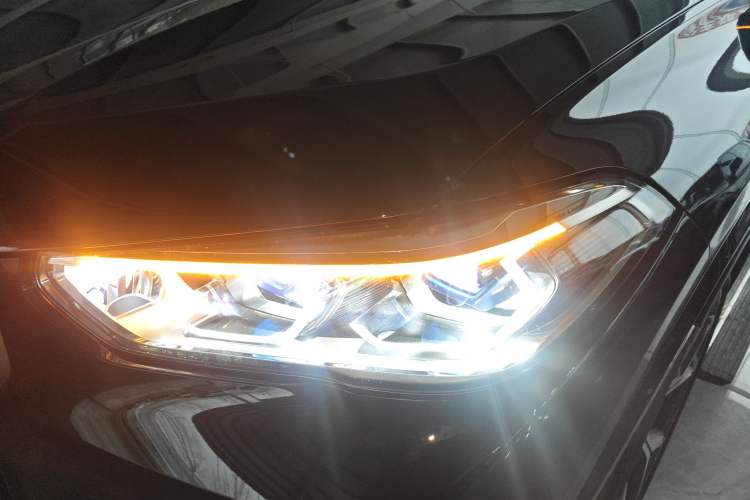 Used BMW X5 2021 xDrive40i Luxury Model with M Sport Package Left Front Headlight