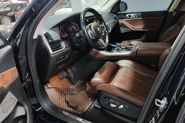 Used BMW X5 2021 xDrive40i Luxury Model with M Sport Package Left Front Seat