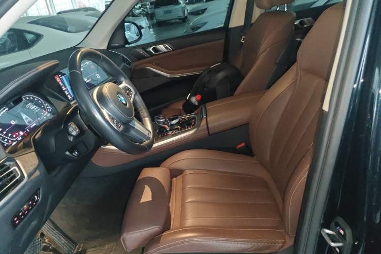 Used BMW X5 2021 xDrive40i Luxury Model with M Sport Package Left Front Seat