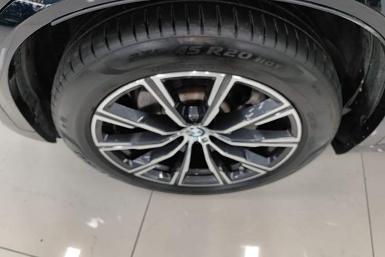 Used BMW X5 2021 xDrive30i M Sport Package Left Front Wheel Hub