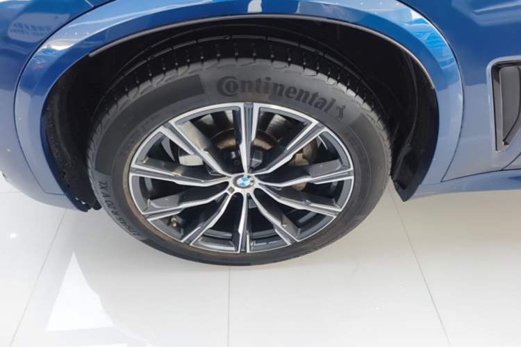 Used BMW X5 2021 xDrive30i M Sport Package Left Front Wheel Hub