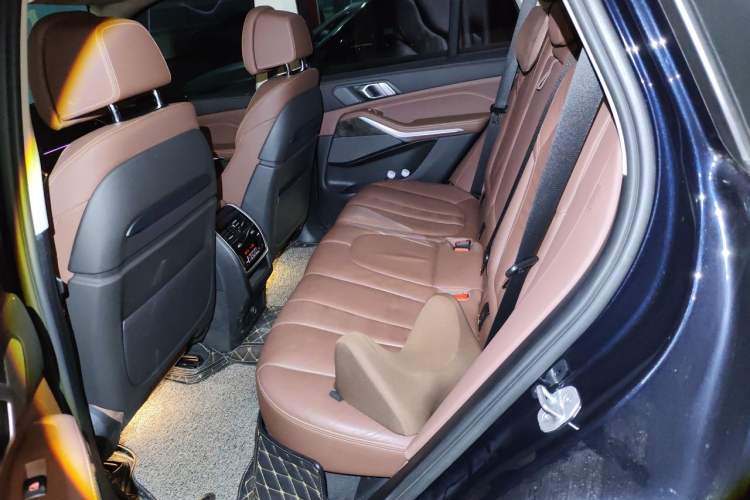 Used BMW X5 2021 xDrive40i Luxury Model with M Sport Package Left Rear Seat