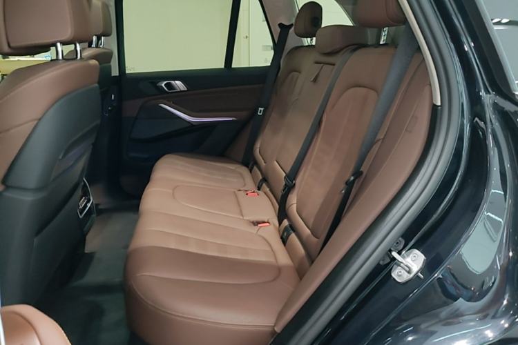 Used BMW X5 2021 xDrive40i Luxury Model with M Sport Package Left Rear Seat