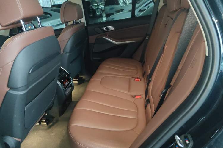 Used BMW X5 2021 xDrive40i Luxury Model with M Sport Package Left Rear Seat