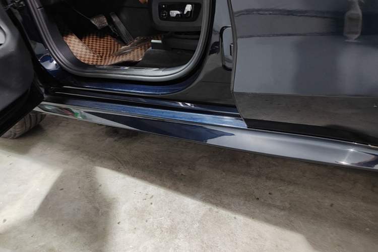 Used BMW X5 2021 xDrive40i Luxury Model with M Sport Package Left Side Sill
