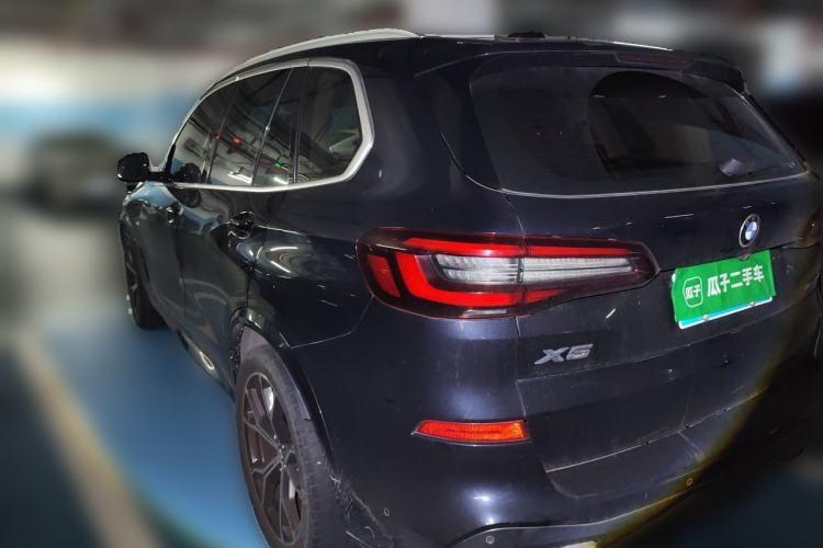 Used BMW X5 2021 xDrive40i Luxury Model with M Sport Package Rear Left 45 Deg