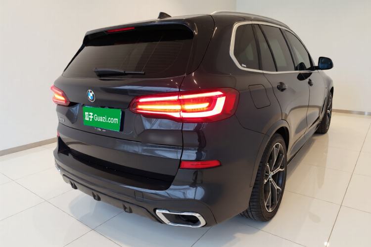Used BMW X5 2021 xDrive40i Luxury Model with M Sport Package Rear Right 45 Deg