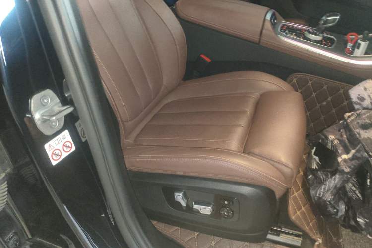 Used BMW X5 2021 xDrive40i Luxury Model with M Sport Package Right Front Seat