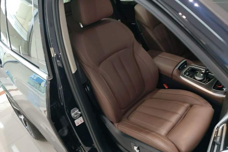 Used BMW X5 2021 xDrive40i Luxury Model with M Sport Package Right Front Seat