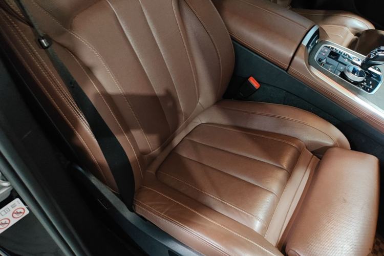 Used BMW X5 2021 xDrive40i Luxury Model with M Sport Package Right Front Seat