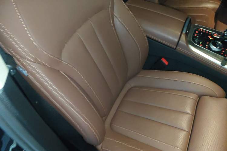 Used BMW X5 2021 xDrive40i Luxury Model with M Sport Package Right Front Seat