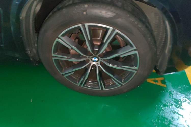 Used BMW X5 2021 Restyled xDrive30i M Sport Package Right Front Wheel Hub