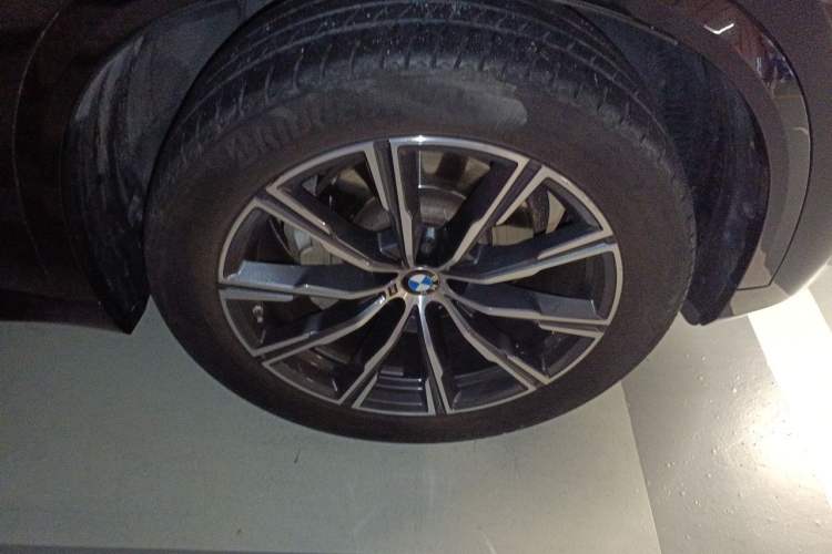 Used BMW X5 2021 Restyled xDrive30i M Sport Package Right Front Wheel Hub