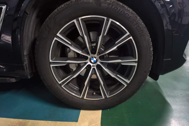 Used BMW X5 2021 xDrive30i M Sport Package Right Front Wheel Hub