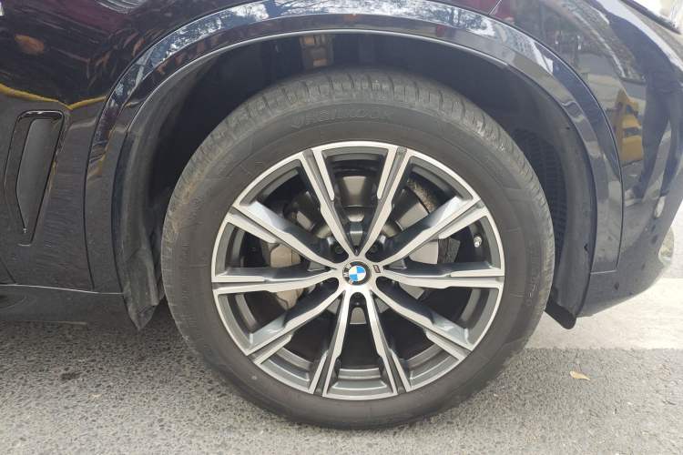 Used BMW X5 2021 xDrive30i M Sport Package Right Front Wheel Hub