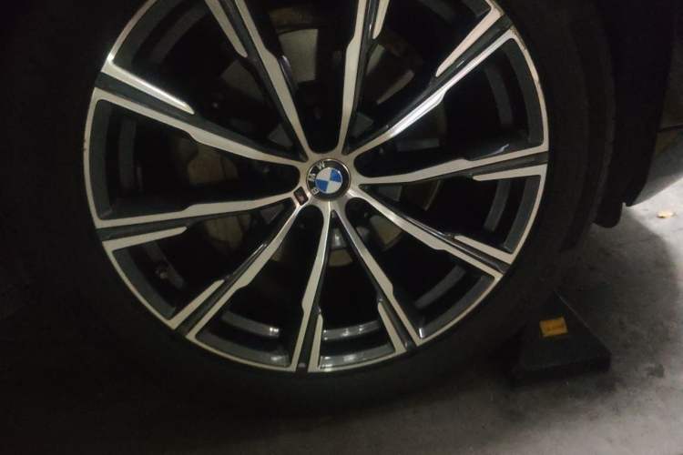 Used BMW X5 2021 xDrive30i M Sport Package Right Front Wheel Hub