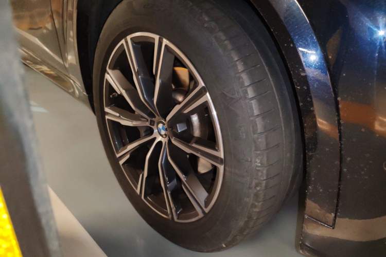 Used BMW X5 2021 xDrive30i M Sport Package Right Front Wheel Hub