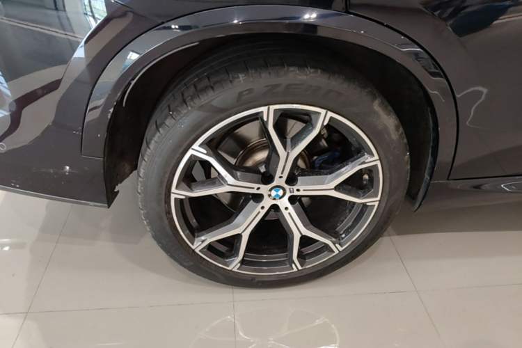 Used BMW X5 2021 xDrive40i Luxury Model with M Sport Package Right Rear Wheel Hub