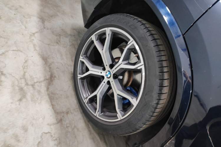 Used BMW X5 2021 xDrive40i Luxury Model with M Sport Package Right Rear Wheel Hub