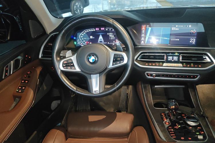 Used BMW X5 2021 xDrive40i Luxury Model with M Sport Package Steering Wheel