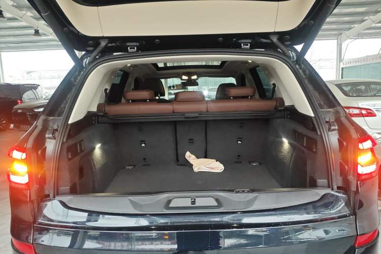 Used BMW X5 2021 xDrive40i Luxury Model with M Sport Package Trunk