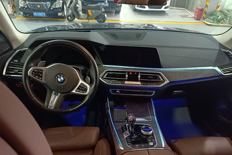 Used BMW X5 2021 xDrive40i Luxury Model with M Sport Package Center Console