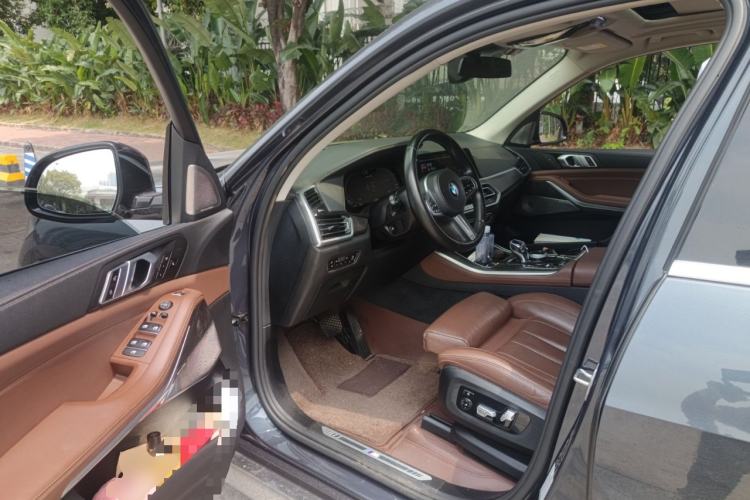 Used BMW X5 2021 xDrive40i Luxury Model with M Sport Package Driver Seat