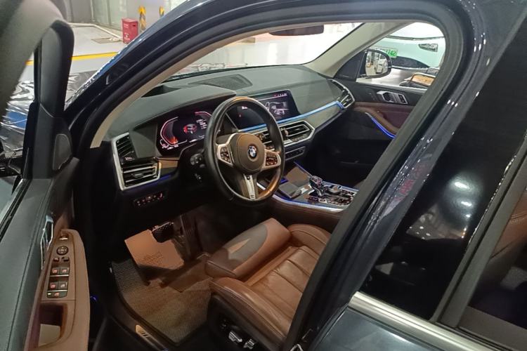 Used BMW X5 2021 xDrive40i Luxury Model with M Sport Package Driver Seat