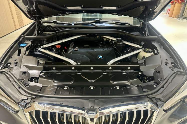 Used BMW X5 2021 xDrive30i M Sport Package Engine Bay
