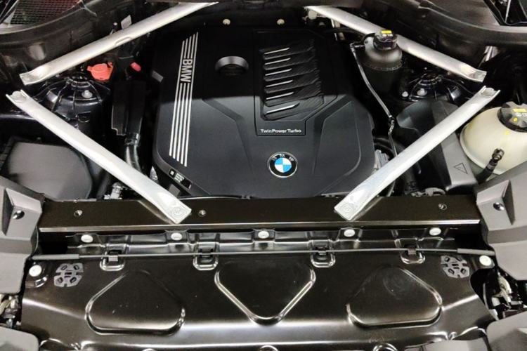 Used BMW X5 2021 xDrive40i M Sport Package Engine Bay