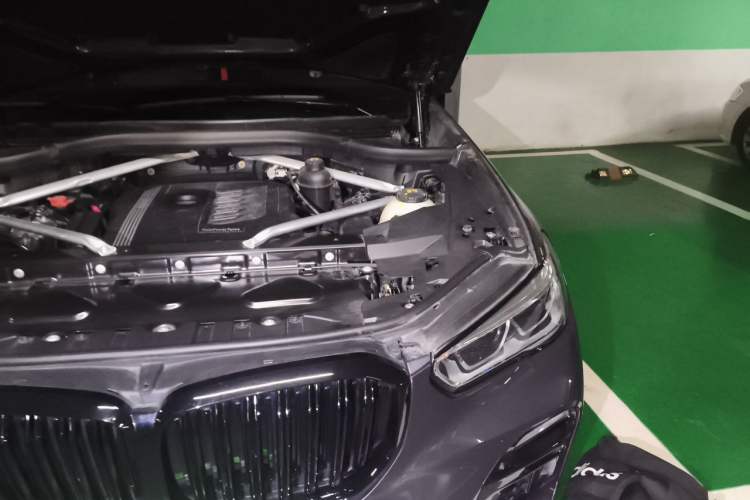 Used BMW X5 2021 xDrive40i M Sport Package Engine Bay Left