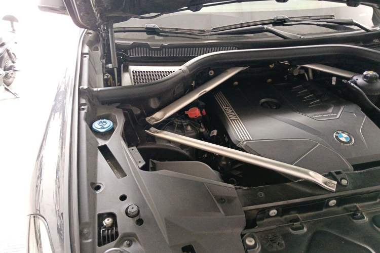 Used BMW X5 2021 xDrive30i M Sport Package Engine Bay Right